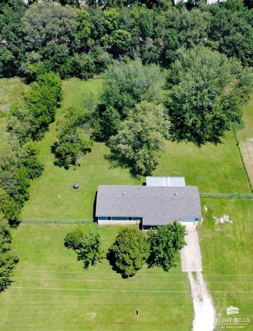 8945 Glendale Circle, Manhattan, KS, 66502 | Card Image