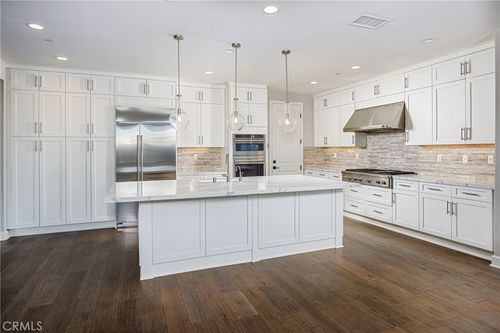 2017 Picasso, Santa Ana, CA, 92704 | Card Image