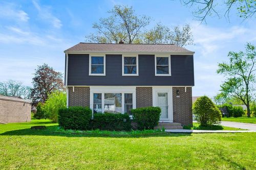 7438 N Seneca Road, Fox Point, WI, 53217 | Card Image