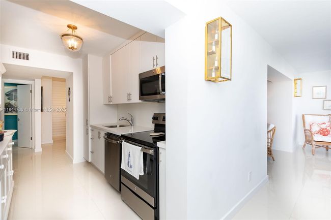 APT-5B - 77 Crandon Blvd, Condo with 1 bedrooms, 2 bathrooms and null parking in Key Biscayne FL | Image 20