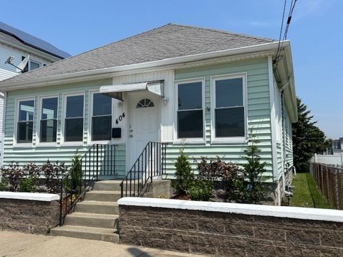 404 Brayton Ave, Fall River, MA, 02721-3618 | Card Image