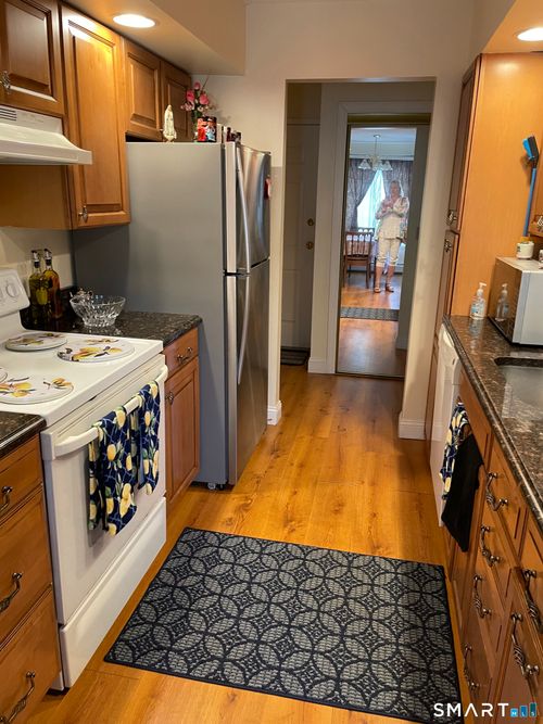 30-30 Rollingwood Dr, Brookfield, CT, 06804-2737 | Card Image