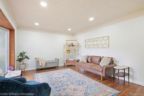 8148 Randy Dr, Westland, MI, 48185-1785 | Card Image