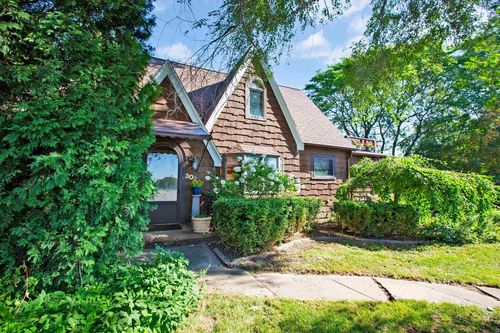 300 W North Avenue, LITTLE CHUTE, WI, 54140 | Card Image