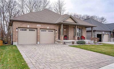 659 Bennett Cres, House other with 3 bedrooms, 3 bathrooms and 4 parking in Mount Brydges ON | Image 3