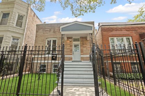 4025 W Adams St, Chicago, IL, 60624-2753 | Card Image