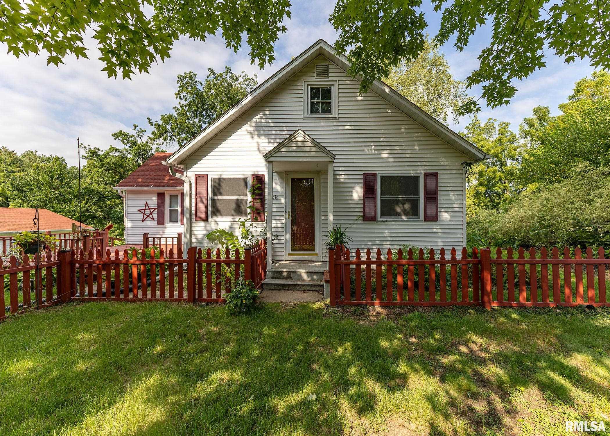 9th St, Clinton, IA 52732