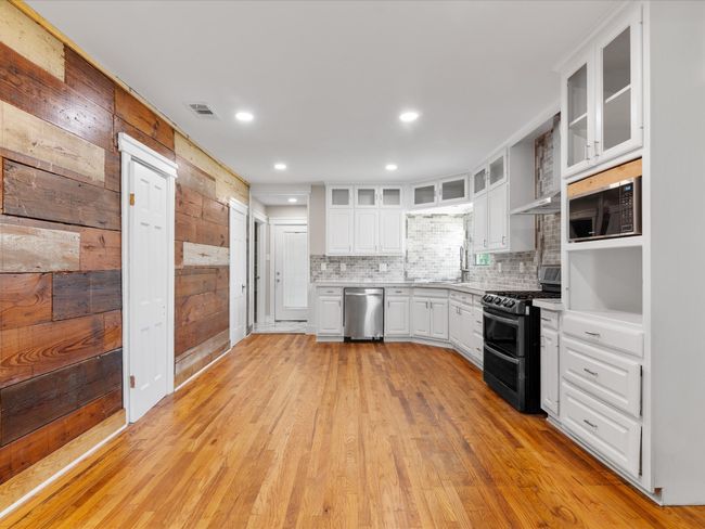 1001 W Lampasas St, House other with 3 bedrooms, 2 bathrooms and null parking in Ennis TX | Image 8
