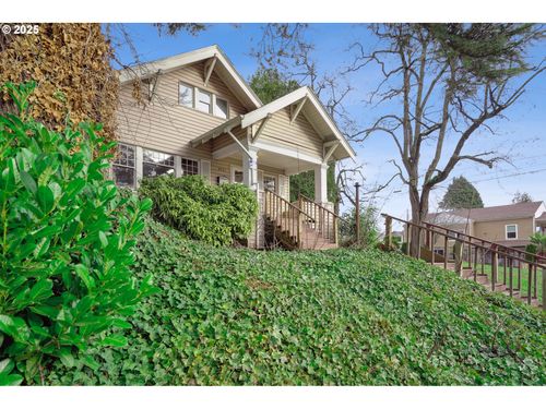 8921 Se Washington St, Portland, OR, 97216-1621 | Card Image