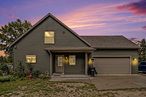 4075 Kimble Lake Dr, Vicksburg, MI, 49097-9720 | Card Image