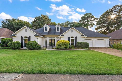 423 Woodlands Cir, Brandon, MS, 39047-8099 | Card Image