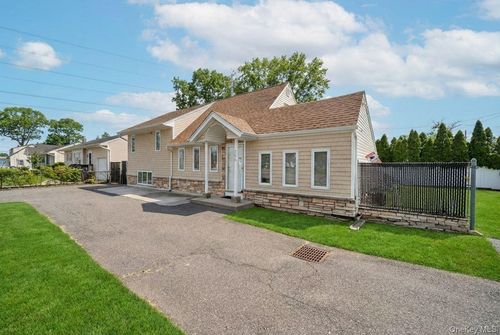 266 Ronkonkoma Ave, Lake Ronkonkoma, NY, 11779-5443 | Card Image
