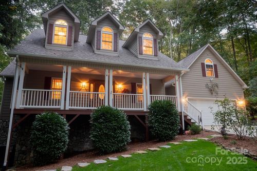 93 Hickory Dr, Maggie Valley, NC, 28751-8711 | Card Image