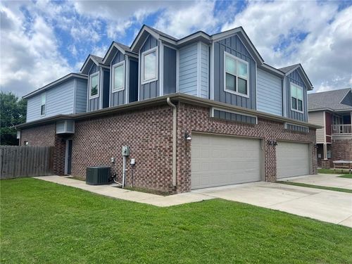 1211 N Sicily Ln, Fayetteville, AR, 72704-5068 | Card Image