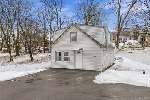 331 Highland Ave Ext, Middletown, NY, 10940-4437 | Card Image