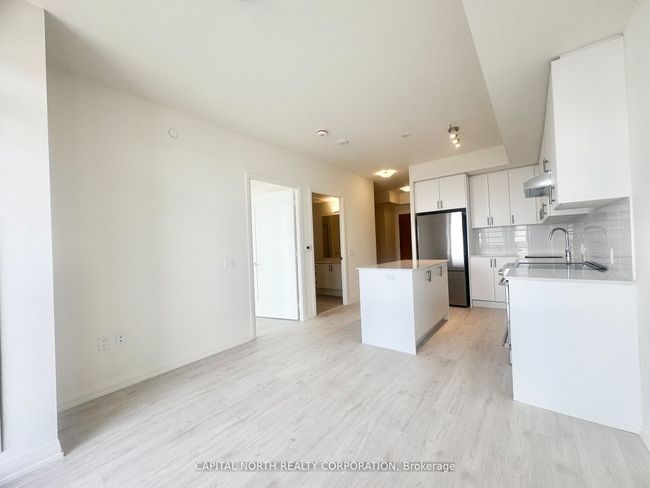 1907 - 8960 Jane St, Condo with 2 bedrooms, 1 bathrooms and 1 parking in Concord ON | Image 5