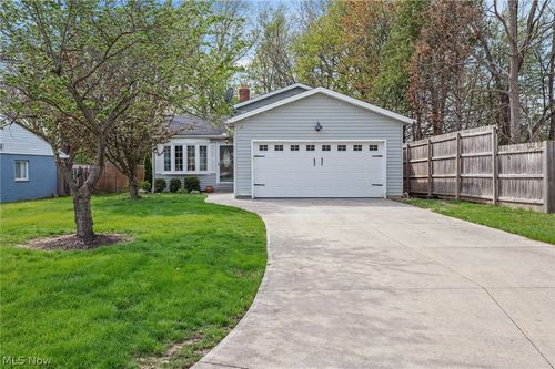 5820 Parkview Ln, Fairview Park, OH, 44126-3206 | Card Image