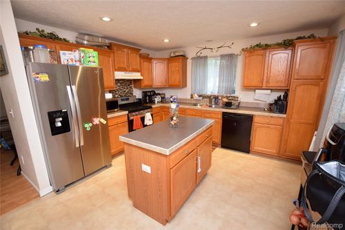 7395 Red Maple Dr, Mount Morris, MI, 48458-1800 | Card Image