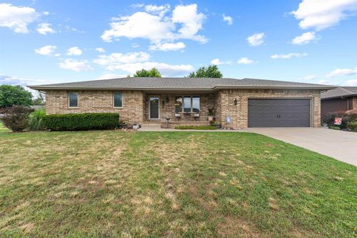 113 N Skyline Dr, Salina, KS, 67401-1623 | Card Image