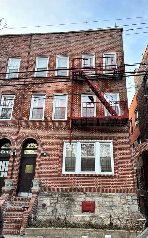 4439 Carpenter Ave, Bronx, NY, 10470-1435 | Card Image