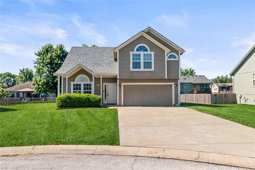 2103 Patti Ln, Greenwood, MO, 64034-9486 | Card Image