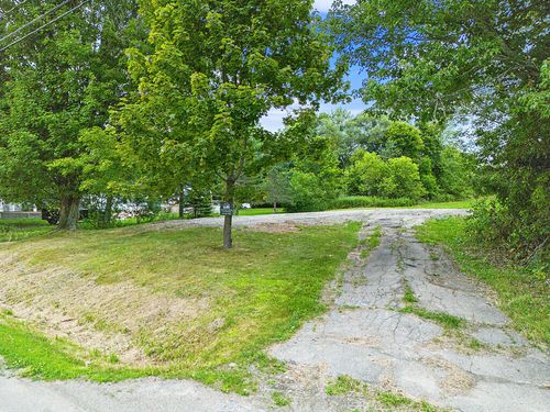 23 Prospect St, Dexter, ME, 04930-1462 | Card Image