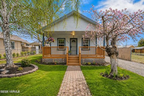 103 E Bartlett Ave, Selah, WA, 98942-1115 | Card Image