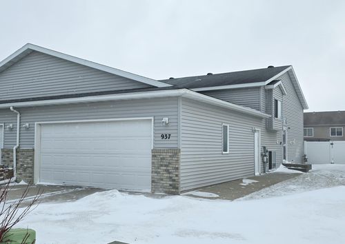 937 36th Ave S, Moorhead, MN, 56560-6135 | Card Image