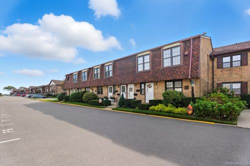 348 Mariners Way, Copiague, NY, 11726-5113 | Card Image