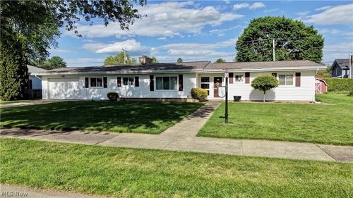 1017 Kaderly St Nw, New Philadelphia, OH, 44663-4117 | Card Image
