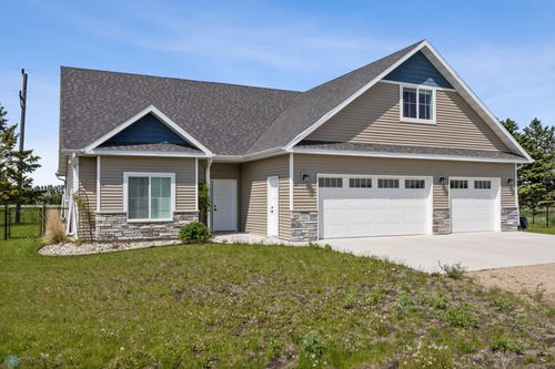 300 Pine Dr, Hankinson, ND, 58041-4470 | Card Image