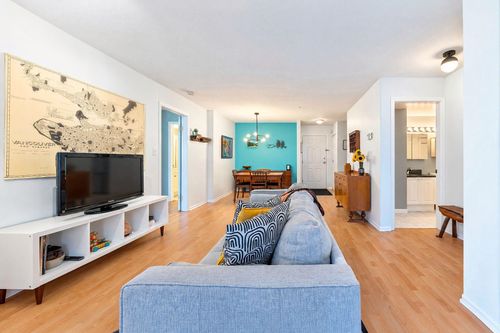 206-2405 Kamloops St, Vancouver, BC, V5M4V6 | Card Image