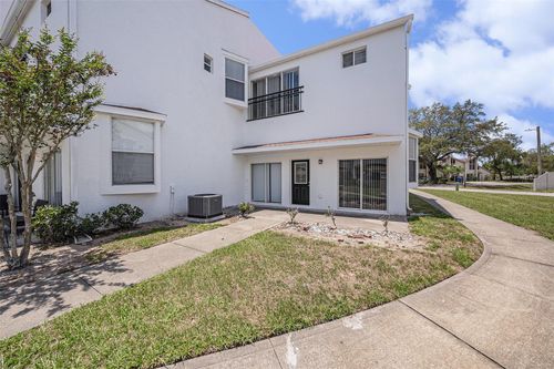 9519 Citrus Glen Pl, Tampa, FL, 33618-4032 | Card Image