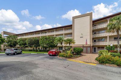 E1 - 3101 Portofino Point, Condo with 2 bedrooms, 2 bathrooms and null parking in Coconut Creek FL | Image 2