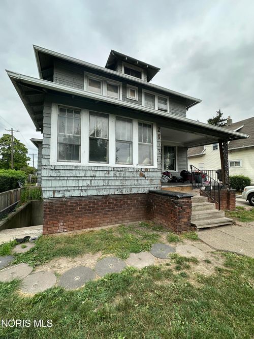 2803 N Summit St, Toledo, OH, 43611-3434 | Card Image