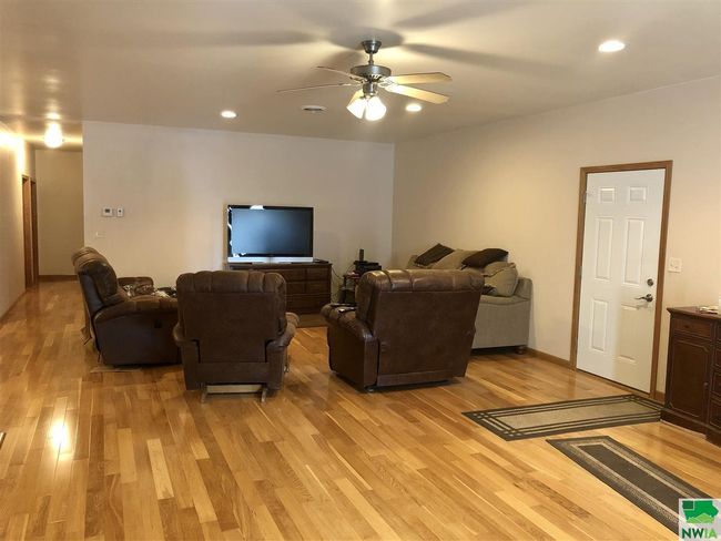 409 E Rose St, House other with 4 bedrooms, 2 bathrooms and null parking in Elk Point SD | Image 4