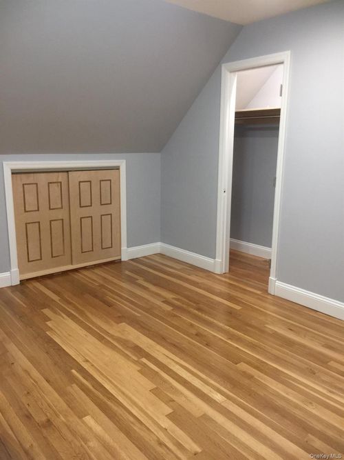 32 Waterview Pl, Lynbrook, NY, 11563-1921 | Card Image