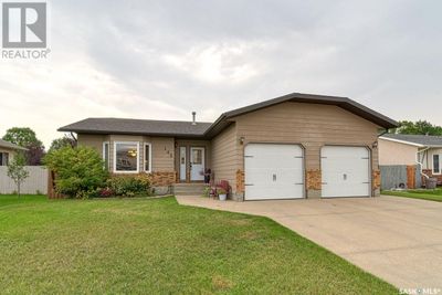 142 Calypso Dr, House other with 6 bedrooms, 3 bathrooms and null parking in Moose Jaw SK | Image 1