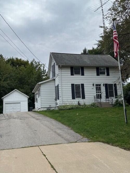 274 E Logan St, Coloma, MI, 49038-9505 | Card Image