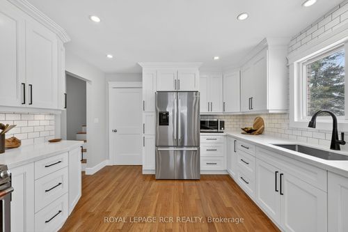 18 Westvale Dr, Bracebridge, ON, P1L1B5 | Card Image