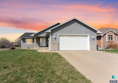600 Sarah C St, Garretson, SD, 57030-2148 | Card Image