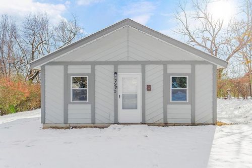 2915 E 77th Ter, Kansas City, MO, 64132-2453 | Card Image