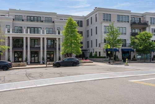 304-580 Washington Street, Wellesley, MA, 02482 | Card Image