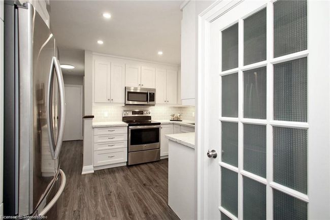 15 First St, House other with 4 bedrooms, 2 bathrooms and 5 parking in Waterdown ON | Image 16