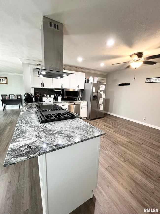 1104 E Poplar St, House other with 3 bedrooms, 2 bathrooms and null parking in Herrin IL | Image 4