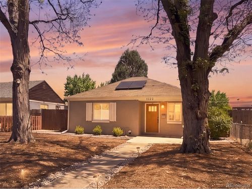 3250 Dexter St, Denver, CO, 80207-1858 | Card Image