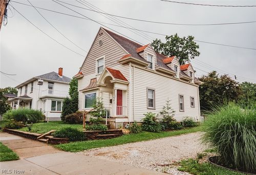 1605 Liberty St, Parkersburg, WV, 26101-4127 | Card Image