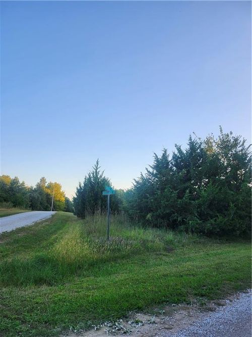 130 Boxelder Dr, Linn Valley, KS, 66040-5477 | Card Image
