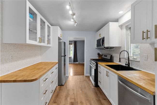 1028 Roseanne Ave, House other with 3 bedrooms, 2 bathrooms and 5 parking in Pittsburgh PA | Image 9