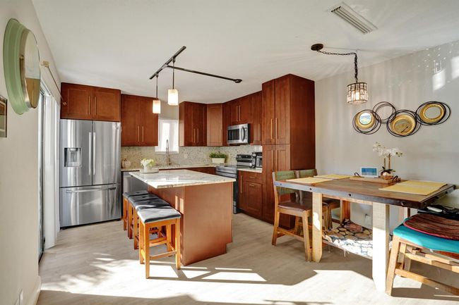804 Waterview Dr, Condo with 3 bedrooms, 3 bathrooms and null parking in Palm Springs FL | Image 7